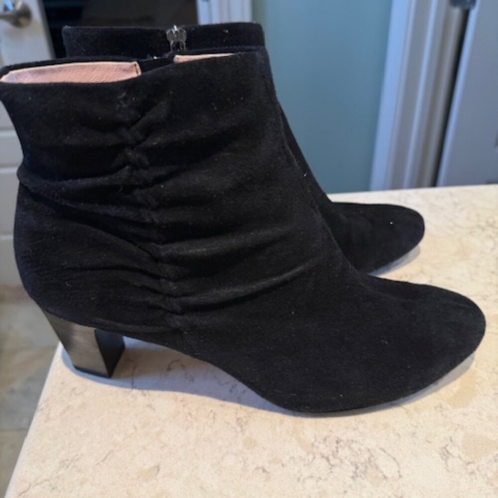 Beautiful Taryn Rose Black Boots - Size 8.5